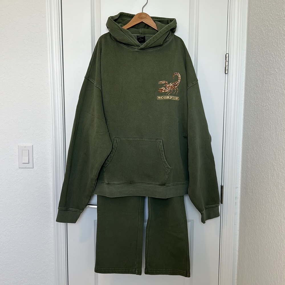 DRAKE RELATED Scorpion Hoodie and Scorpion
Sweatpants Green